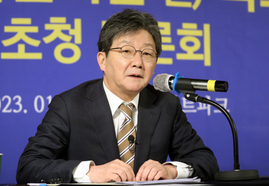 유승민 국민의힘 전 의원이 11일 오전 대구 아트파크에서 열린 대구·경북 언론인 모임 '아시아포럼21' 초청토론회에서 발언하고 있다. 연합뉴스
